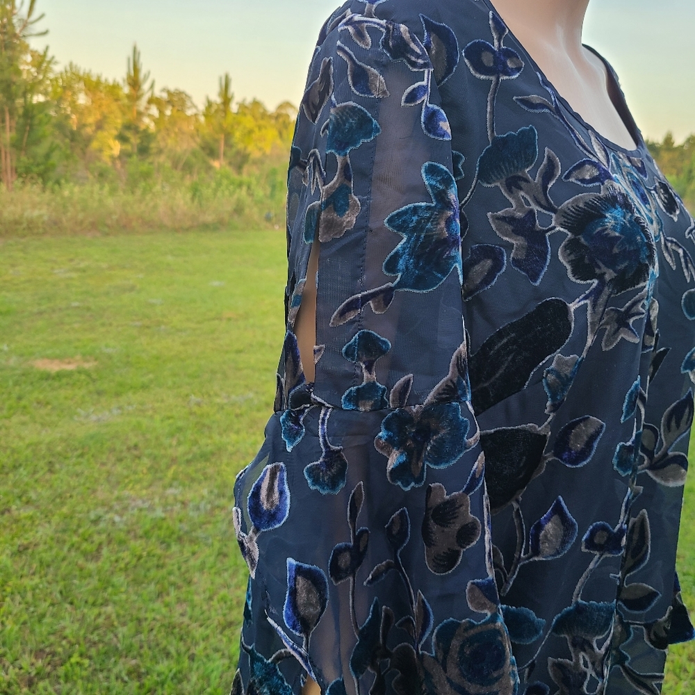 Band of Gypsies Floral Navy Velvet Dress - Picture 4 of 6